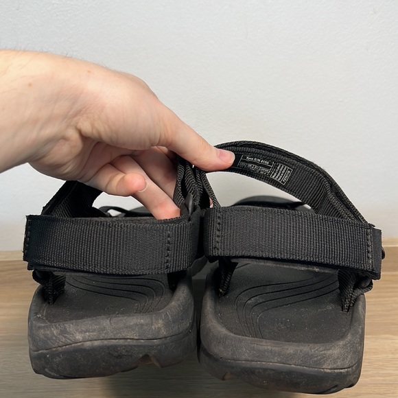 Gently worn Teva black velcro sandals size 13 NO box - Picture 4 of 10